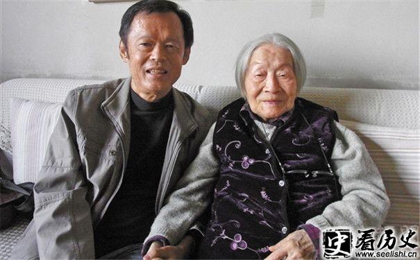 杨绛（右）图片