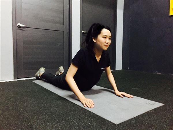 美女穆熙妍秀腹肌 教练教你8招搞定