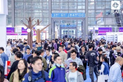 ​今年一季度，深圳平均3天一场大型展会