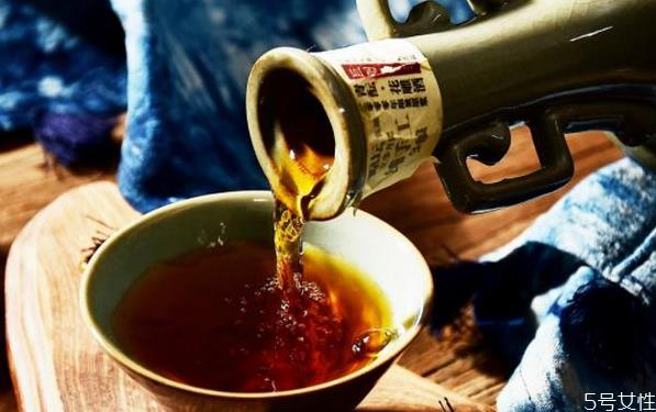 黄酒为什么不受欢迎 为什么喝黄酒的人很少