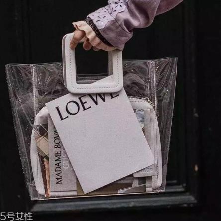 度假背什么包包好看？度假适合背什么包包？