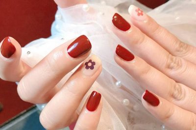 ​美甲会让手变黑吗 美甲会让指甲不透气吗