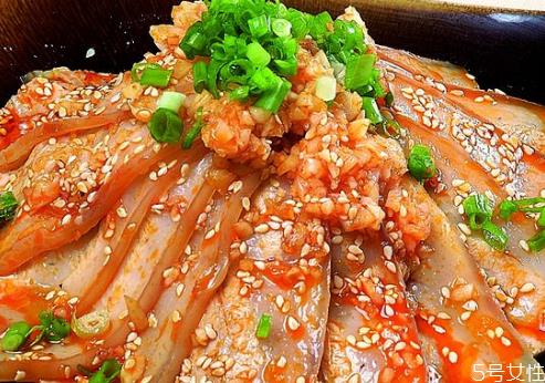蒜泥白肉的汁怎么调 蒜泥白肉最正宗的做法