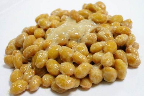 纳豆是豆豉吗 纳豆是什么东西做成的