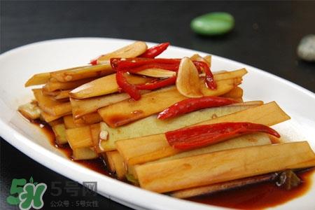腌萝卜要放水吗？腌萝卜里面加水吗？