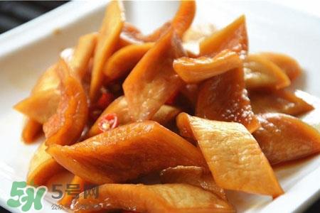 腌萝卜要放水吗？腌萝卜里面加水吗？