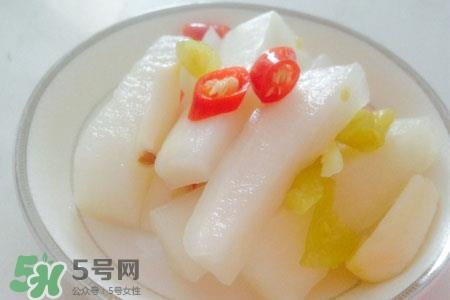 腌萝卜要放水吗？腌萝卜里面加水吗？