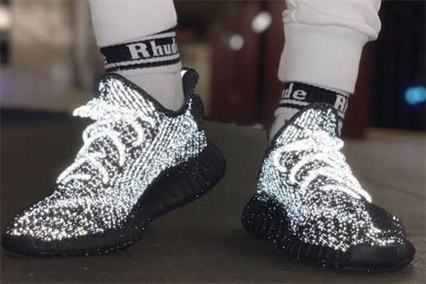 yeezy350黑色满天星真假对比 椰子黑色满天星真假辨别
