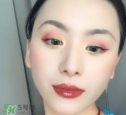 huda beauty眼影怎么画？huda beauty眼影盘教程