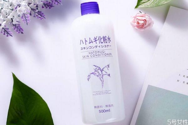 为什么拍完水脸发粘 爽肤水黏黏的好不好
