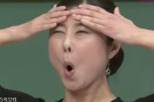眼睛下垂变小怎么办 3个动作解救你的困扰