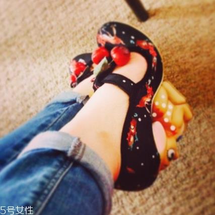 irregular choice鞋子多少钱？高跟鞋中的泥石流