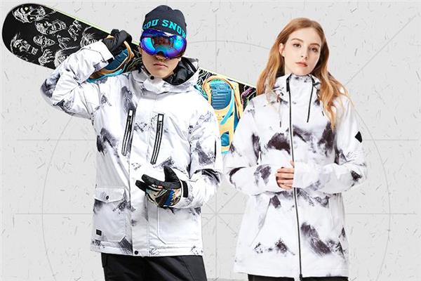 滑雪服和冲锋衣的区别 用途上面区别大