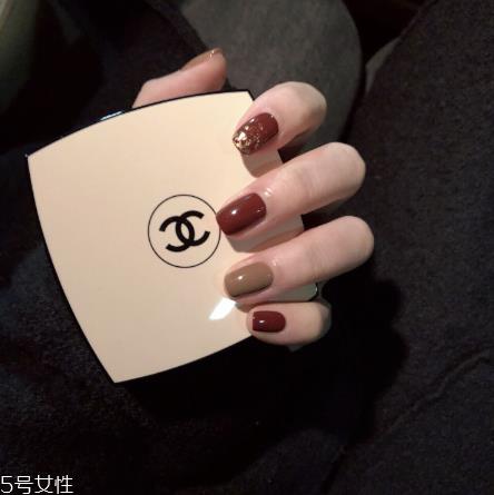 最时髦的冬日美甲 超显白超气质