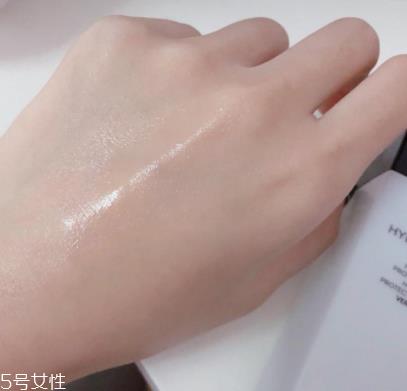 chanel山茶花保湿精华水好用吗？补水底妆神器