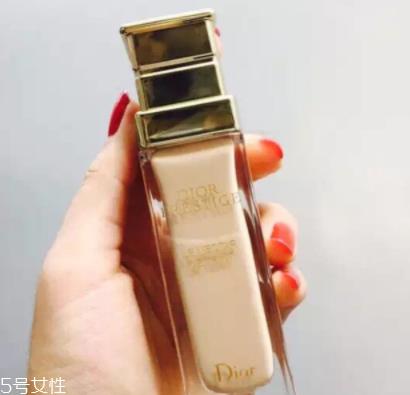 迪奥花蜜粉底液好用吗？雾面美颜效果
