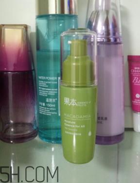 诗婷露雅保湿补水精华液使用心得_产品评测