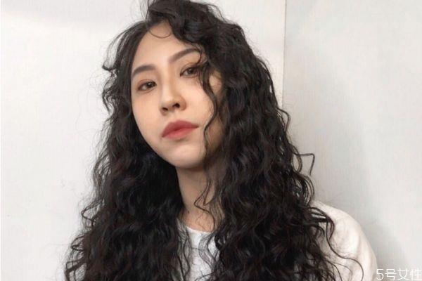头大脸大适合羊毛卷吗 发量多适合羊毛卷吗