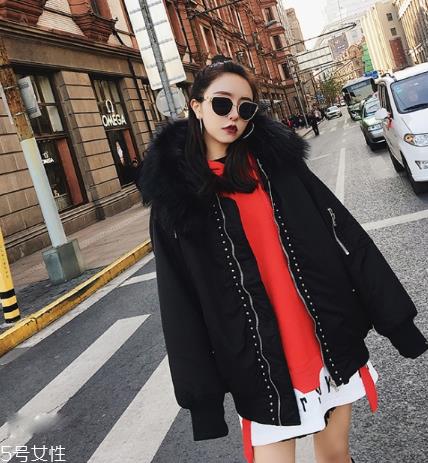 红色卫衣适合什么人穿？红红火火过新年