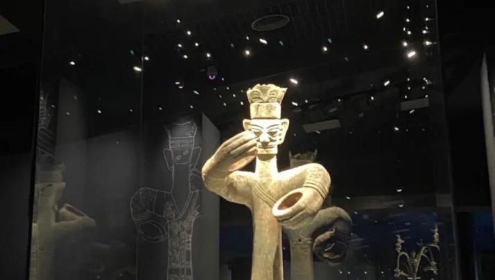 探秘三星堆真的挖出手机了吗？（三星堆文明来自何方）  1