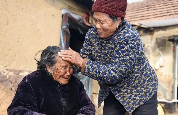 探秘老人要走的10大征兆，老人快不行的十大反应介绍  1