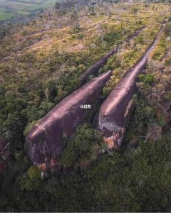 ​泰国汶干府三鲸岩HinSamWan一个有7500万年历史的岩层