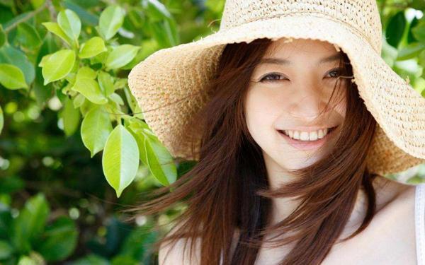 如何和一个刚认识的女生聊天 怎样跟女生聊天才能聊出感情