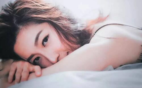 女朋友从来不主动联系我是不够爱么