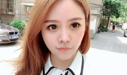 夸女生眼睛漂亮的句子二