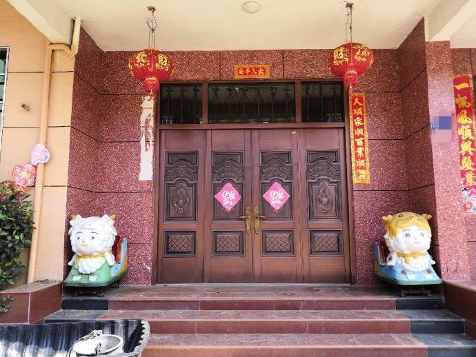 囧哥:有钱人的快乐！李嘉诚偶遇一群小朋友 相谈甚欢资助100万