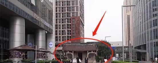 据说这个祠堂，被世界500强包围，无人敢动也无人敢拆