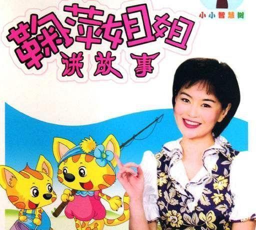 53岁鞠萍素颜现身，头发花白发福严重