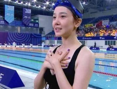 中国游泳运动员因身材“丰满”退役，被迫转娱乐圈，结果一炮而红