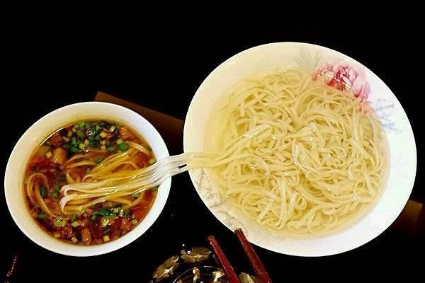 舌尖上的陕西之户县摆汤面，陕西人的“过桥米线”