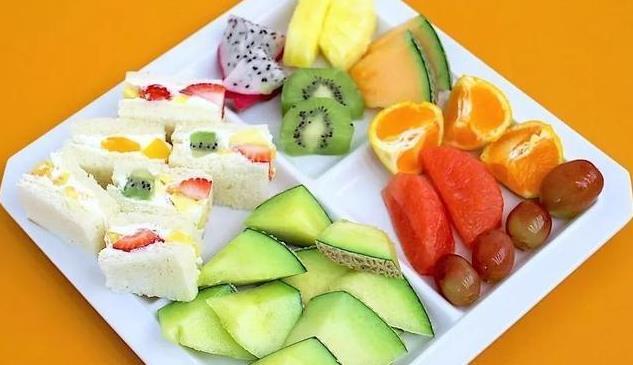 这家水果自助餐，170块1位，还限时90分，网友：看到位置就不贵了