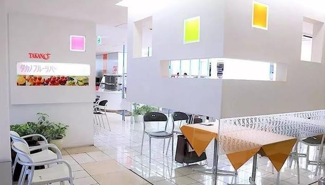 这家水果自助餐，170块1位，还限时90分，网友：看到位置就不贵了