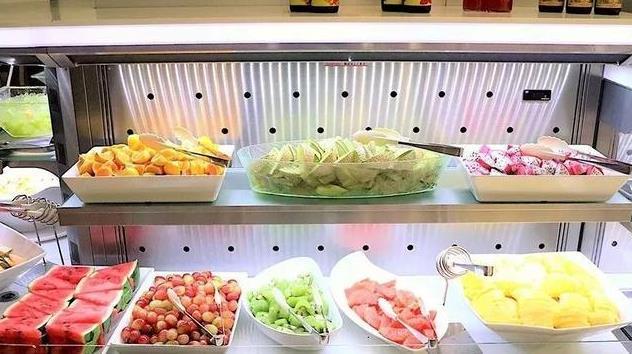 这家水果自助餐，170块1位，还限时90分，网友：看到位置就不贵了
