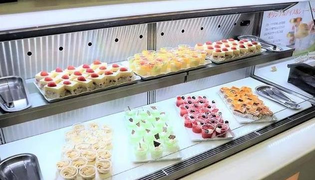 这家水果自助餐，170块1位，还限时90分，网友：看到位置就不贵了