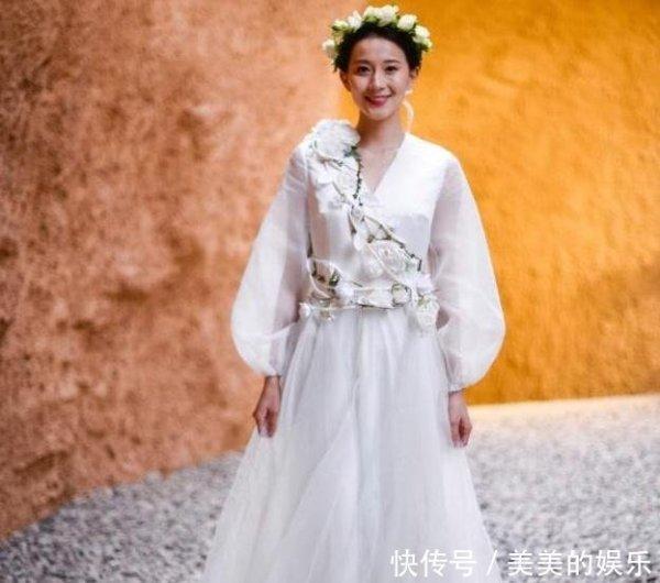 她被称为体操女神，却因“挺胸照”走红，晒迎春照比花还美！