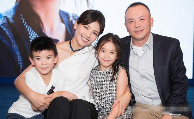 40岁刘涛大女儿近照，简直才貌双全！网友：你们家还缺女婿吗？