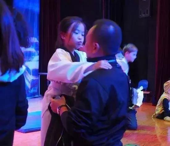 40岁刘涛大女儿近照，简直才貌双全！网友：你们家还缺女婿吗？