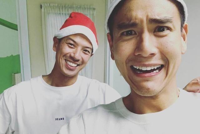 8块腹肌都失色于男神颜值？彭于晏近照脱发吐舌，网友：不在乎