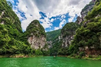 ​来宾东北部的一个县，森林覆盖率高，气候好且风景美