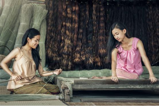 中国游客：在柬埔寨看到美女一定要大胆，该出手时就要出手