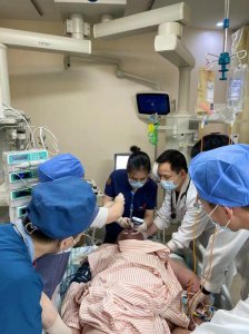 ​阿婆舍不得开空调中暑昏迷，体温41.4℃进重症监护室