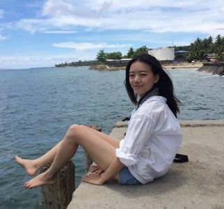​美女主持骆歆生活照，网友，这脚真好看