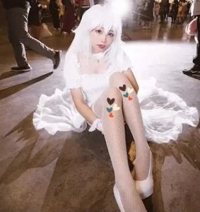 ​幽灵姬Cosplay正片，腿比灯光下倒影都长，这谁扛得住啊！