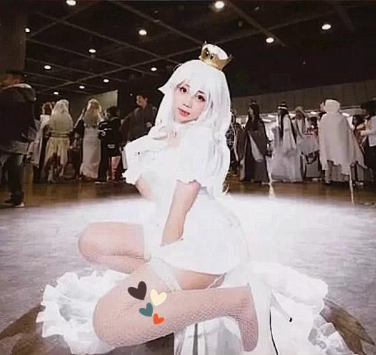 幽灵姬Cosplay正片，腿比灯光下倒影都长，这谁扛得住啊！