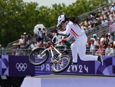 ​邓雅文夺得巴黎奥运会自由式小轮车女子公园赛金牌