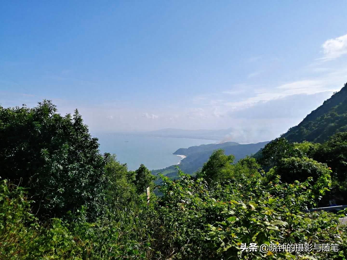 越南山茶半岛距岘港13公里，有山有海有寺庙，还有一尊超大观音像